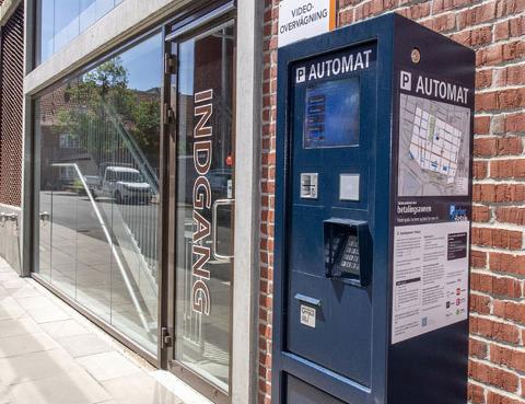 Foto af betalingsautomat foran p-huset i Danmarksgade i Esbjerg. 